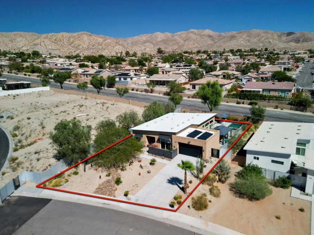 13868 Avenida La Vista, Desert Hot Springs, California 92240 home-pic-2